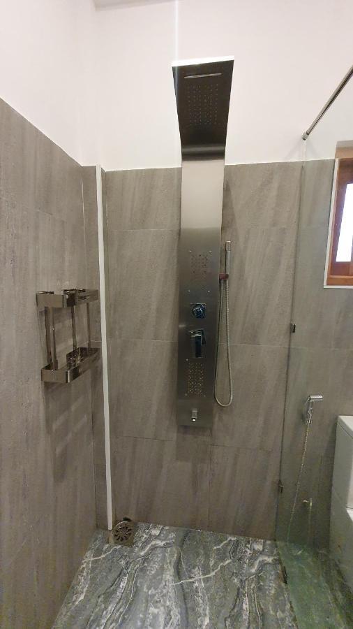 Margaret House Hotel Мириса Екстериор снимка