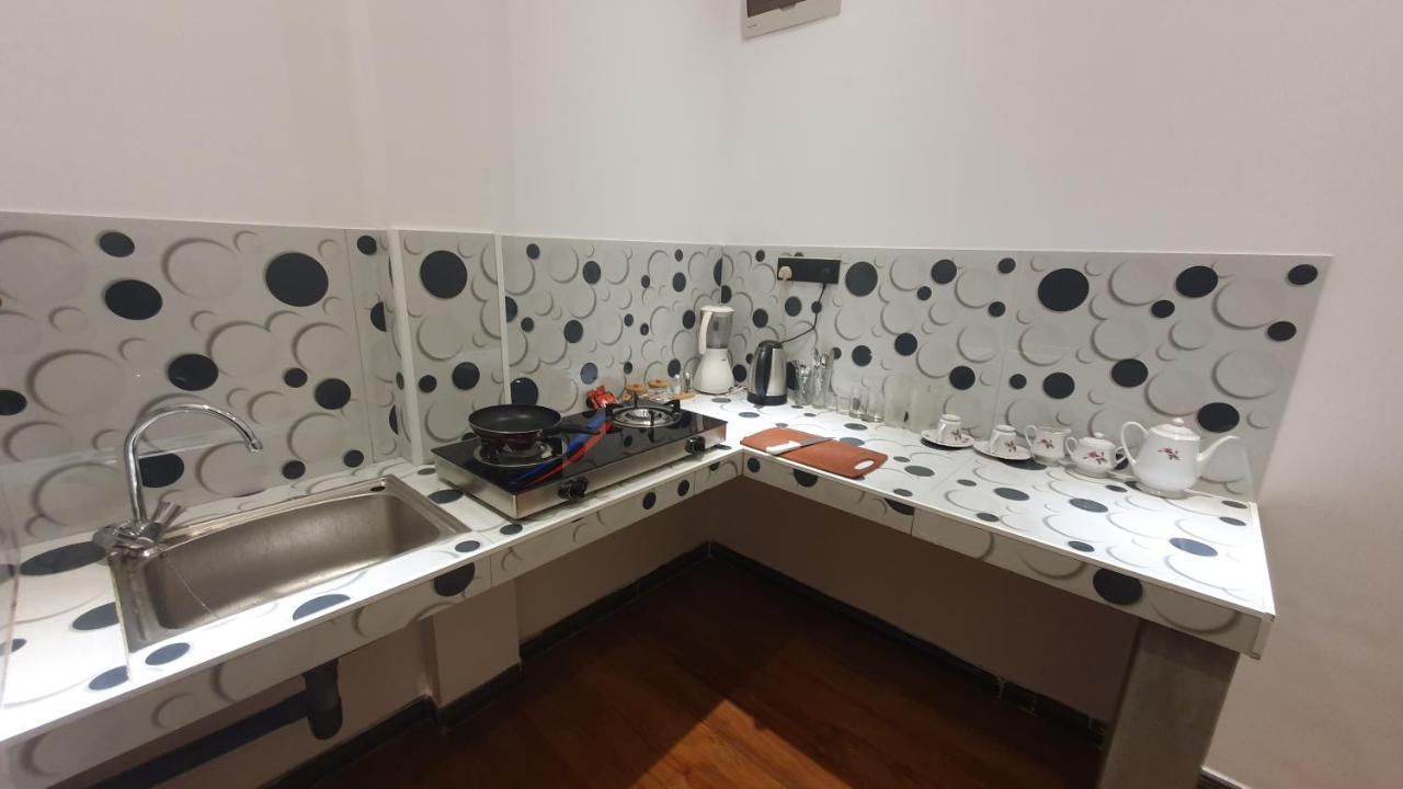 Margaret House Hotel Мириса Екстериор снимка